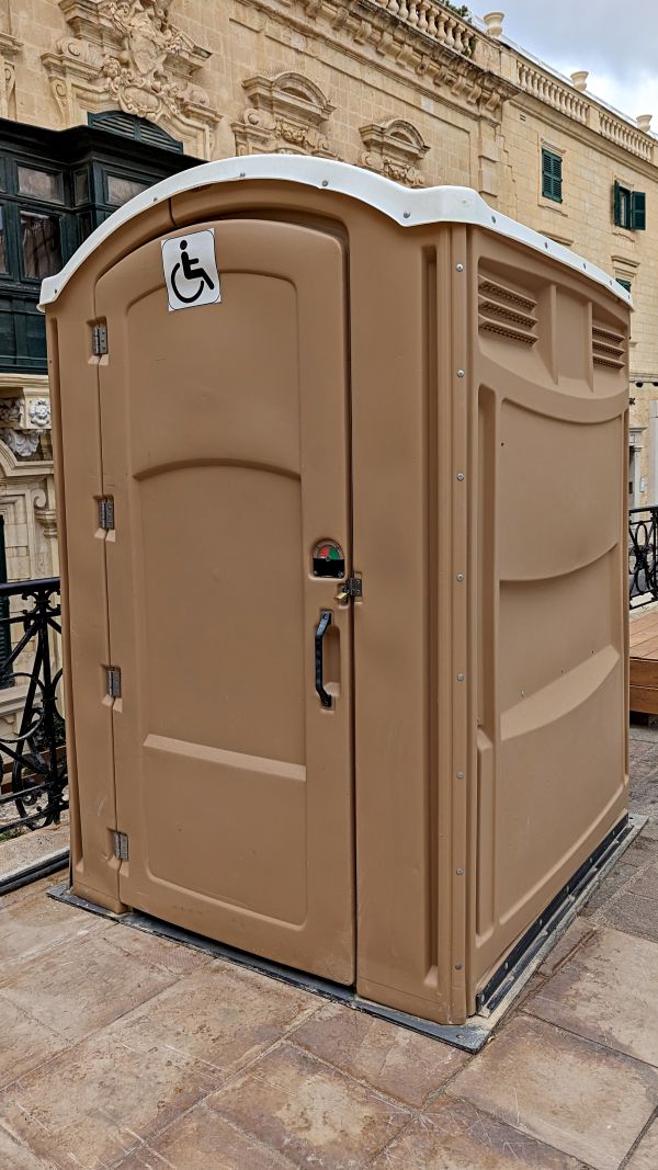 Luxury restroom trailer rental with flushing toilets and sinks in Newark and North Jersey